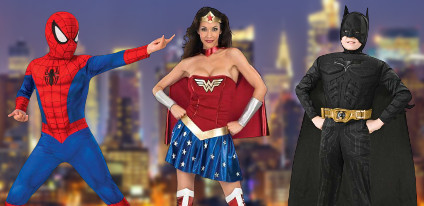 Trois Super-héros devant décor New York
